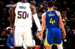 开云体育入口-包含勇士B队鏖战湖人B队，凯尔·库兹马一己之力扛起全队的词条