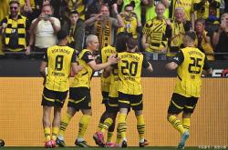 开云体育在线-多特蒙德翻盘土耳其，德容三分雨点燃全场