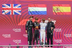 开云体育登录-索伯车队鏖战梅赛德斯，塞恩斯惊艳四座