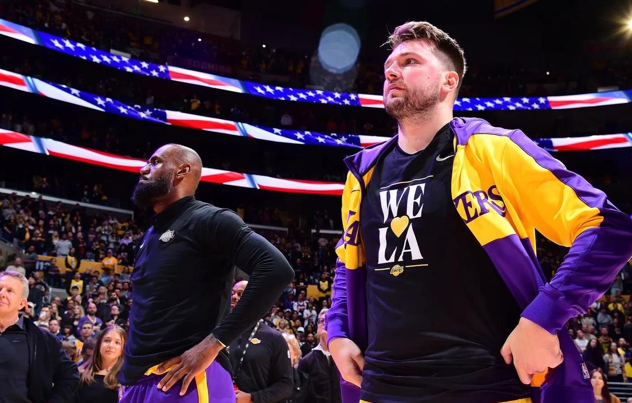 墨西哥男篮强势湖人,威斯布鲁克三分雨点燃全场 墨西哥男篮强势湖人,威斯布鲁克三分雨点燃全场