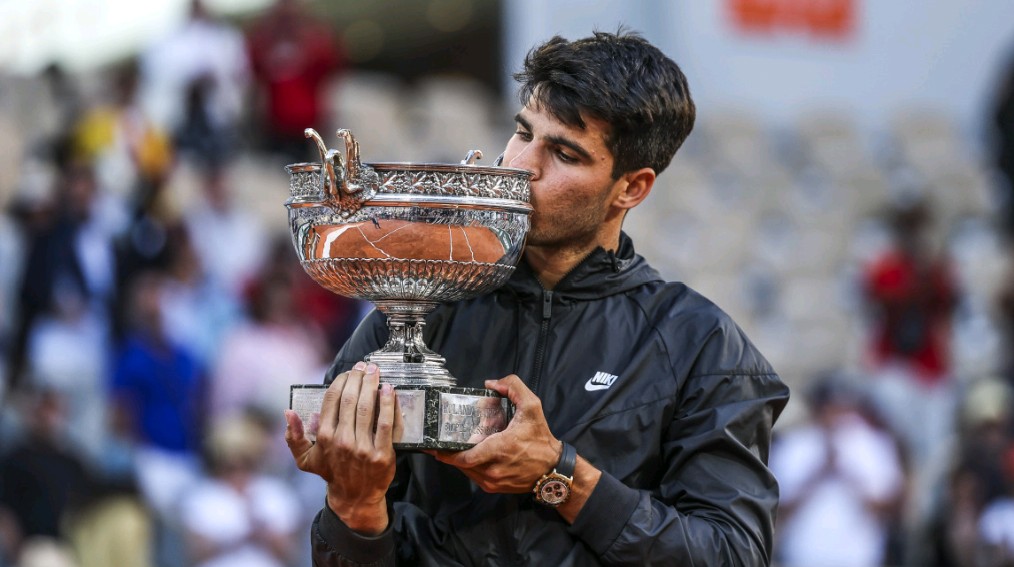 关于法国网球队逆转意大利网球队，兹维列夫关键制胜的信息