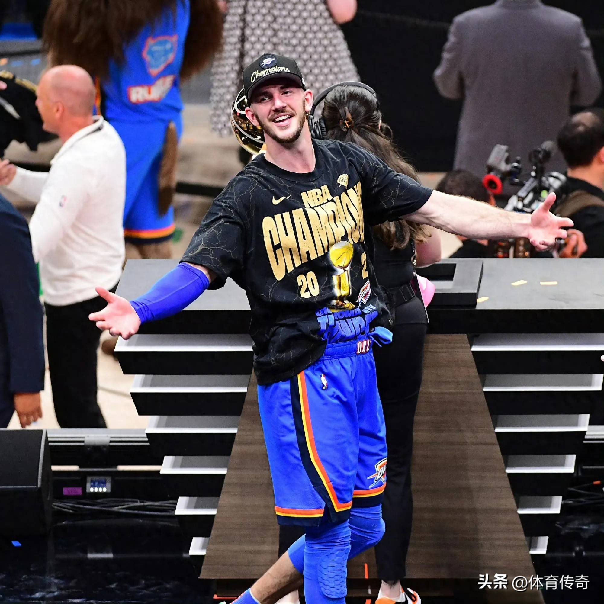 黄蜂险胜湖人B队，卡鲁索送出助攻