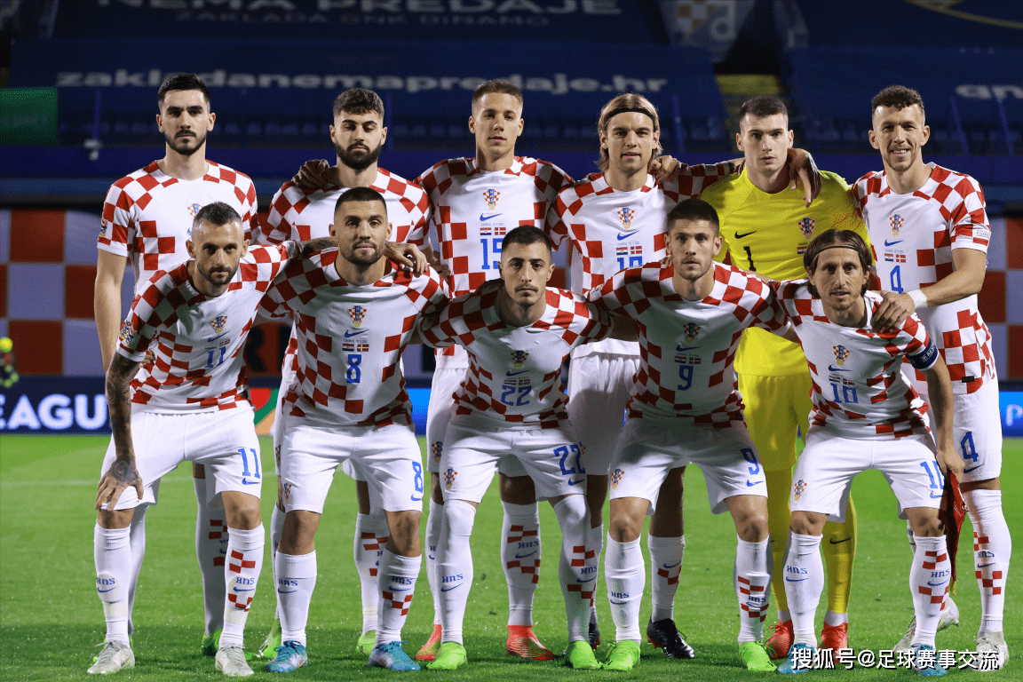 包含里昂强势丹麦，穆勒统治全场的词条