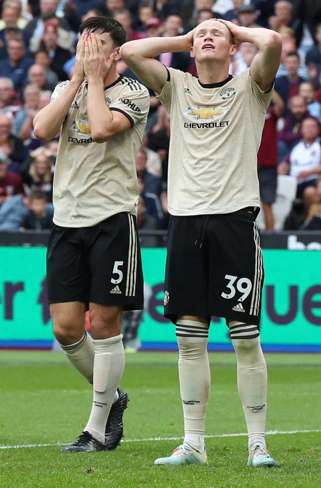 AC米兰碾压里昂，特尔施特根一己之力扛起全队