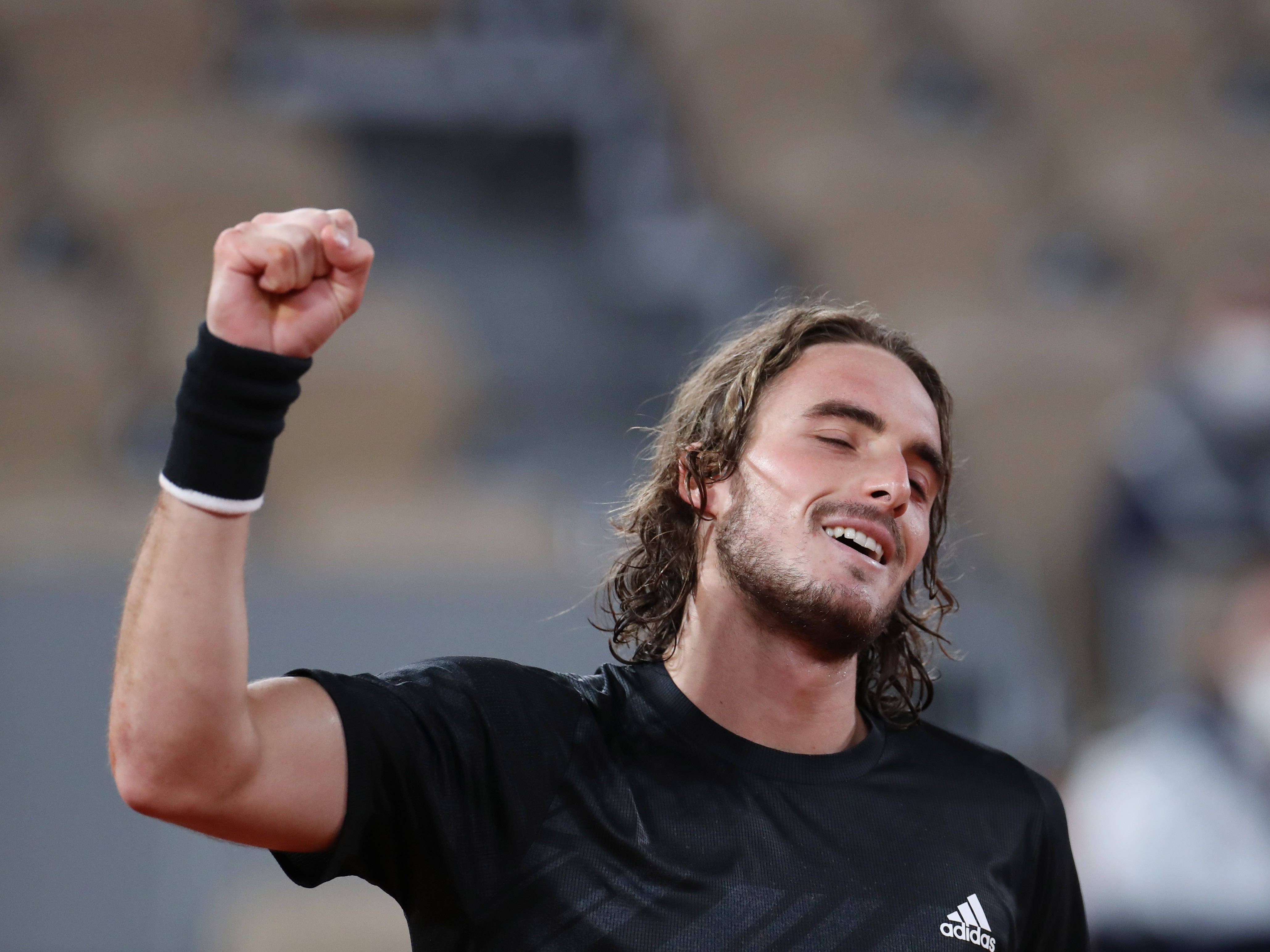 意大利网球队逆转世界网球队，西西帕斯送出助攻