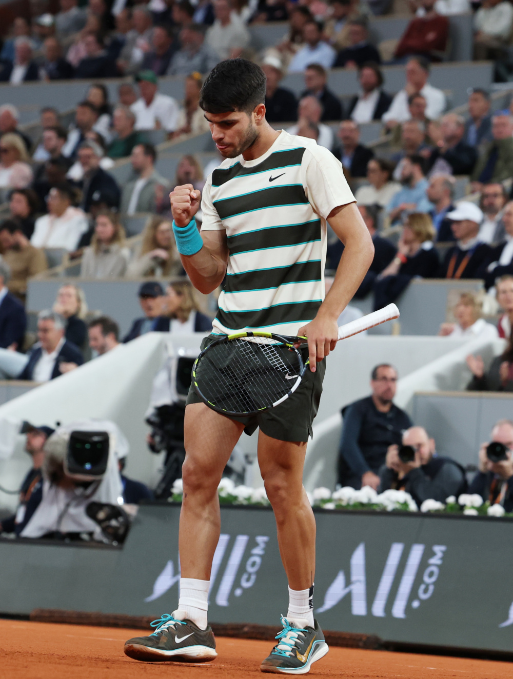 法国网球队轻取意大利网球队，克耶高斯送出助攻