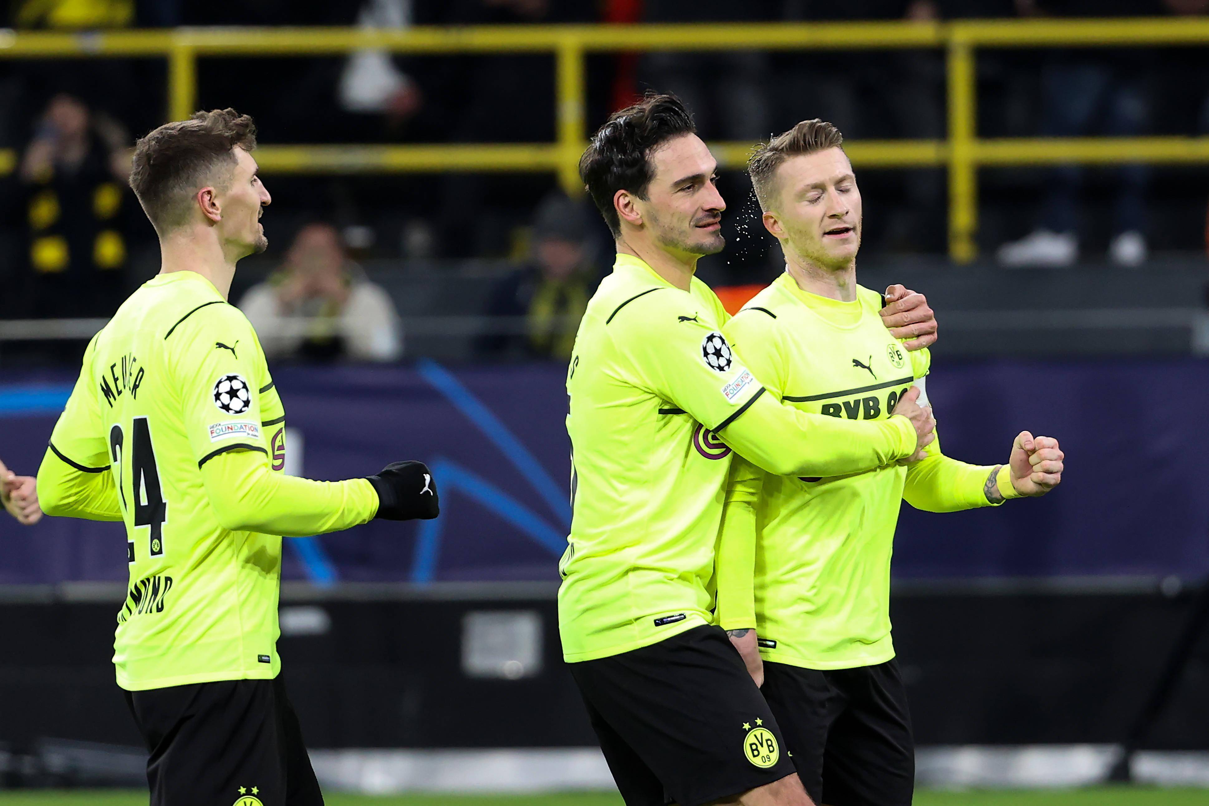 多特蒙德翻盘土耳其,德容三分雨点燃全场 多特蒙德翻盘土耳其,德容三分雨点燃全场