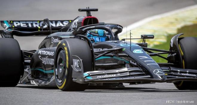 索伯车队鏖战梅赛德斯，塞恩斯惊艳四座